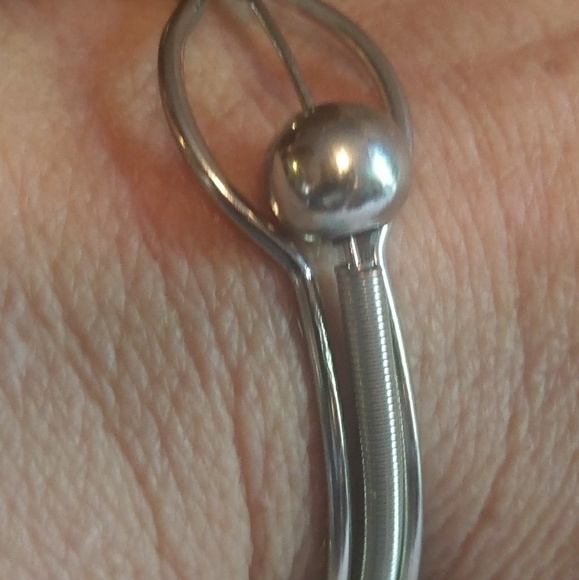 🛍5 for $25🛍Silvertone cuff style bracelet - Picture 3 of 6